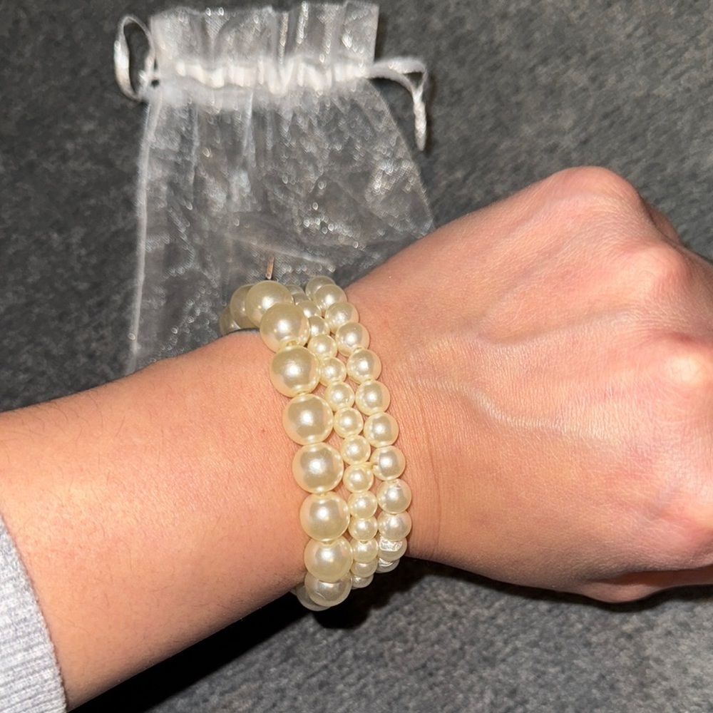 Pearl Bracelet & Stud Earring Set - Picture 3 of 5